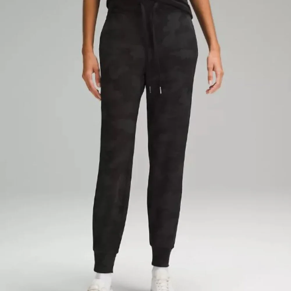 Women's Size 2 Lululemon Ready to Rulu High Rise Jogger, Full Length, Black Camo